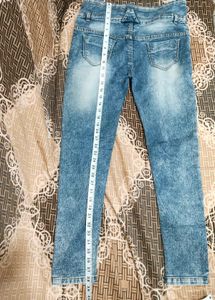 Trendy High-Waist Blue Denim with 3-Button Style💙