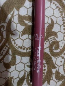 MILA BEAUTE Pout It Out Matte Lip Crayon