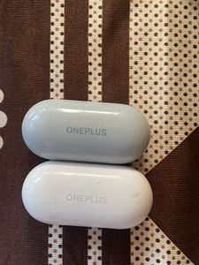 2 Oneplus Earbuds (Only One Earbud Working)