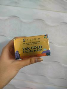 Pilgrim 24k Gold Mask Viral Product
