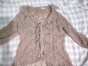 Floral Ruffled Top 🌷