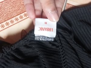 URBANIC BLACK OVAL BACK CROP TOP