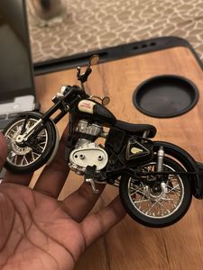 Royal Enfield Model Bike scale mode