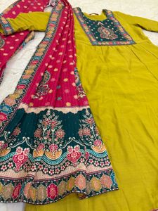 Elegant Ethnic Anarkali Suit Set for women’s and g