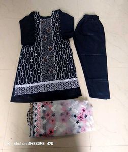 Elegant Black &amp; White Suit Free Maching Jewelary