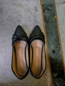 Chic Black Pointed Toe pumps