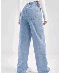 Wide Leg Jeans - Light Wash