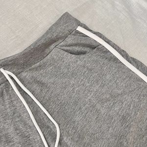 grey shorts