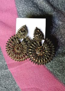 Golden floral charm earing