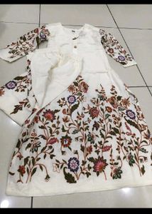 Floral Embroidered Kurta Set