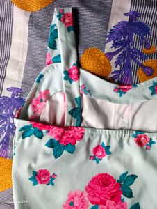 Tokyo Talkies Strappy Floral Print Crop Top🎀