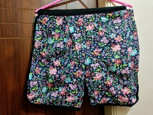 Floral Print Women's Shorts 2 Nos