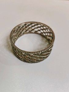 Elegant golden Bangle Bracelet