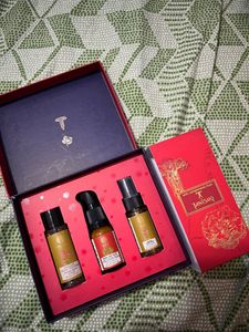 Forest Essentials Beauty Gift Set
