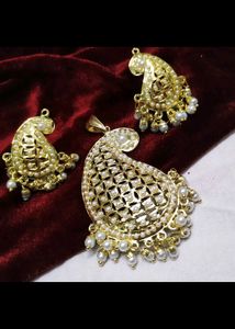 Jadua - Gold-tone Pearl Embellished Pendants