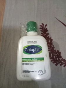 CETAPHIL Moisturising Lotion Vitamin E, B3 nd B5