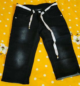 Black Capri Jeans with Ribbon