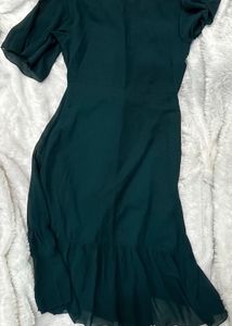 Green color Midi dress, v-neck, Without Belt