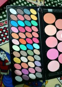 Eyeshadow Plus Blush Pallet
