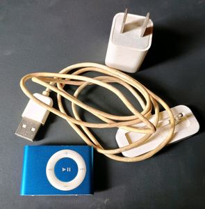 Apple Ipod Shuffle Second Gen Rare 2 GB Storage