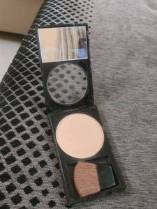 Revlon&#39;s Photoready Blurting Powder.