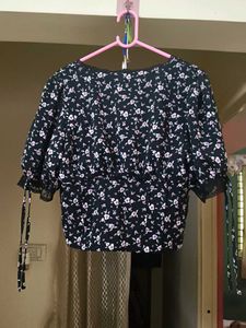 Floral Print Tie-Up Crop Top