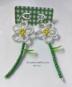 Whimsical Daisy Beaded Earrings