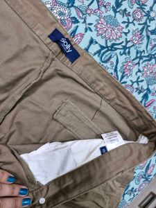 2 Brand New Trousers. 400 Each.ALLEN SOLLY.32 SIZE