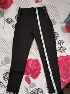 Black Pants with Zipper Detail