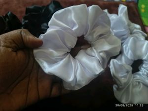 New Handmade 4 Black+4white Scrunchie Set