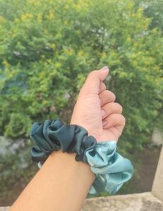 Double Coloured Scrunchy