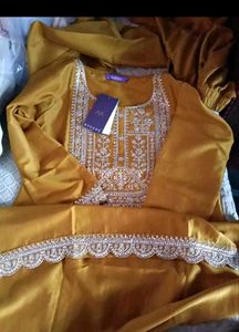 Beautiful Kurta Set With Tag