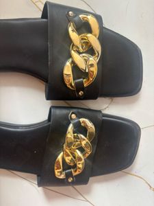 Mochi Black &amp; Gold Chain Slides