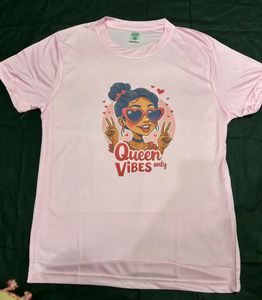 Queen Vibes Graphic Tee
