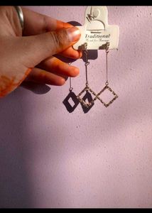 2 Pair Earrings