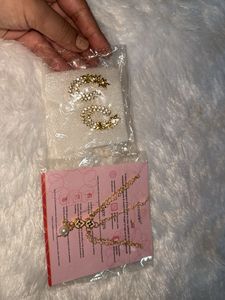 ✨ Funky Elegance Combo – Earrings + Maangtika Set!