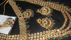 Gorgeous Kundan Jewelry Set
