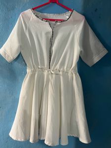 White short-sleeve tunic