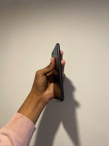 IPHONE 7+ 256GB MINOR CRACK ON DISPLAY