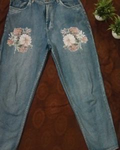 Boyfriend Jean. Baggy Straight Jean.