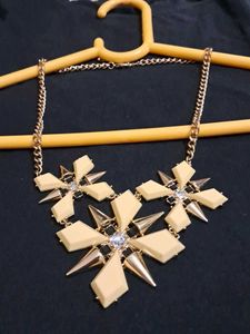 OFF WHITE AND GOLDEN NECKPIECE