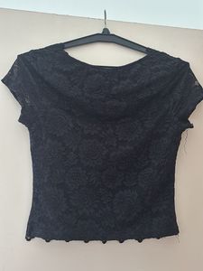 NEWME BLACK VNECK LACE TOP