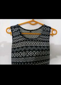 🖤🤍 Vintage Printed Black- White Sleeveless Top.