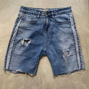 RIPPED BERMUDA SHORTS