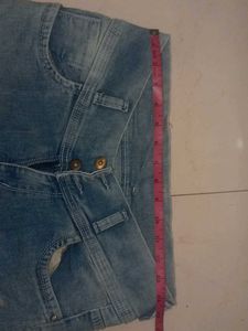 Distressed Denim Jeans with Cutout Detail