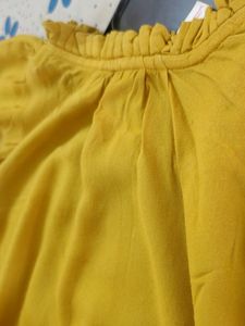 Mustard Yellow Top⭐
