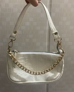 Chained SlingBag👌🏻SALE