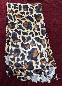 Women Leopard Print Warm Stole For Winters