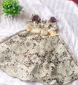 cream with coffee colour frokk