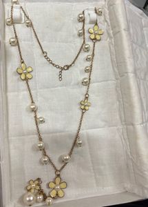 Elegant Pearl &amp; Daisy Flower Layered Necklace